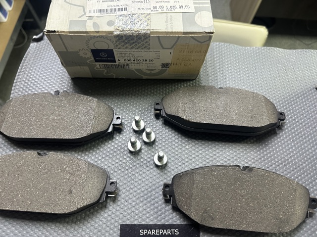 Колодки передні A0084202820 MERCEDES