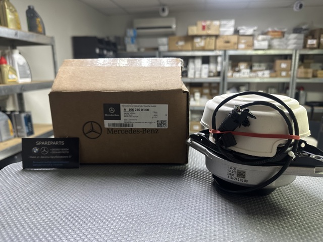 Ліва подушка двигуна A1662400300 MERCEDES