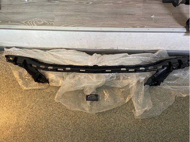 Кріплення бампера переднього A2128854965 MERCEDES