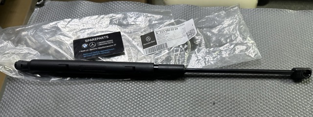 Стійка капота права A2139800264 MERCEDES