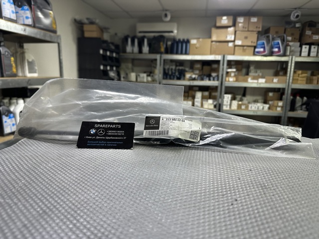 Опора капота права A2139800264 MERCEDES