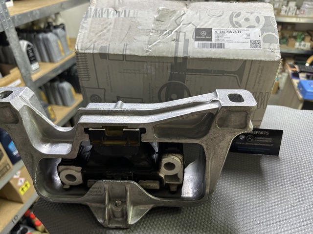 Права подушка двигуна A2462402517 MERCEDES