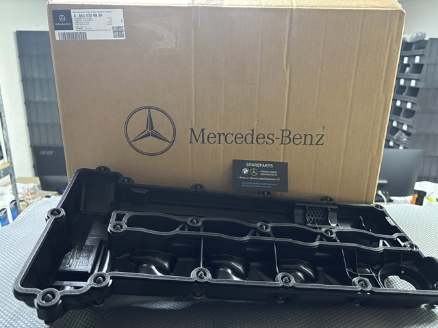 Кришка клапанів A6510100830 MERCEDES