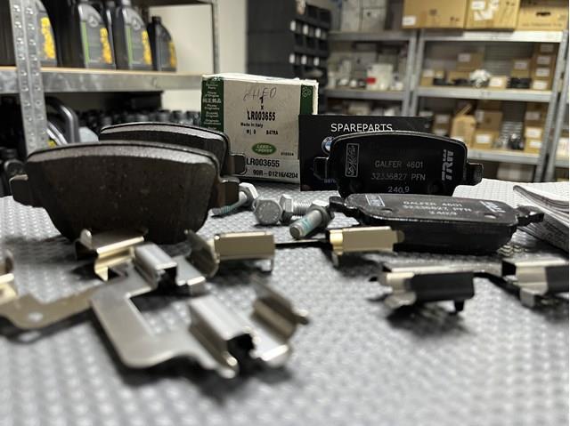 Комплект задніх колодок LR003655 LAND ROVER
