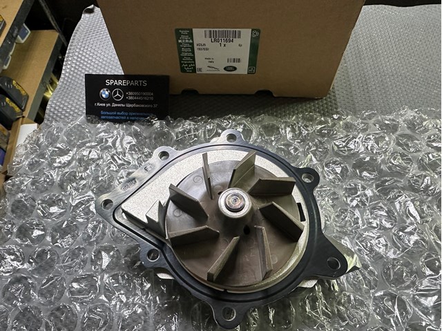 Помпа водяна, (насос) охолодження LR011694 LAND ROVER
