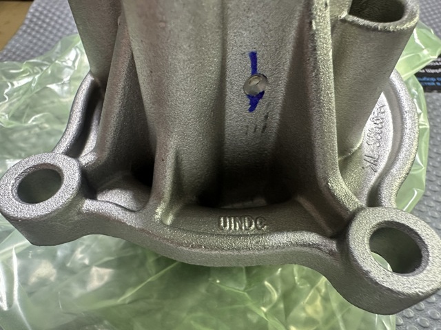 Помпа охолодження LR022688 LAND ROVER