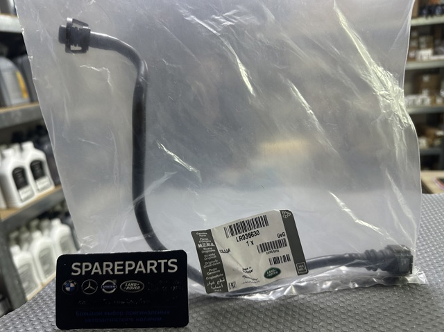 Патрубок системи охолодження LR035630 LAND ROVER