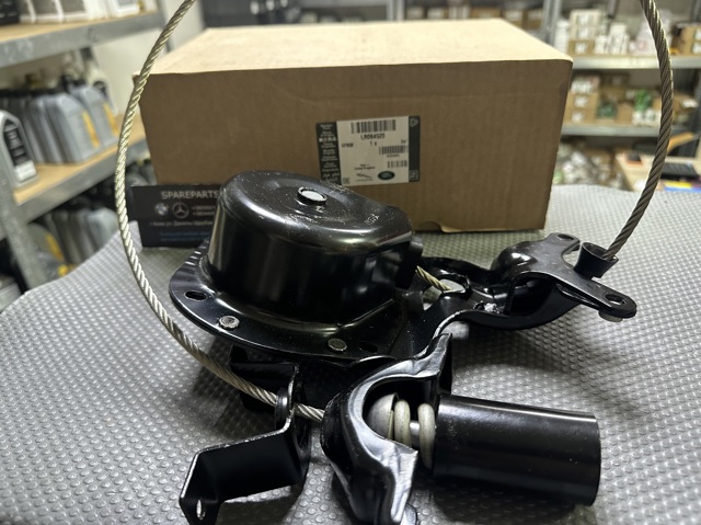 Підйомник запасного колеса LR064520 LAND ROVER