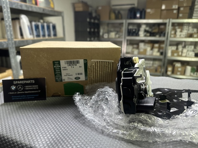 Замок дверей водія LR078732 LAND ROVER