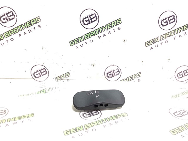 Форсунка омивача скла лобового, права 4G0955988 VAG