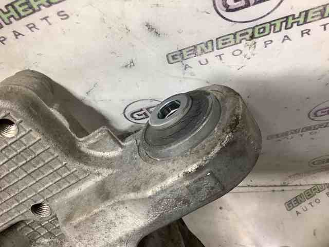 Кулак поворотний правий 5090070AD CHRYSLER