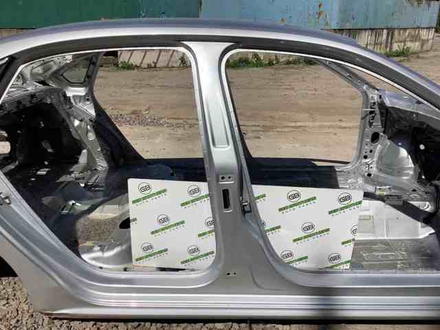 Отвір передніх правих дверей 561809836 VAG