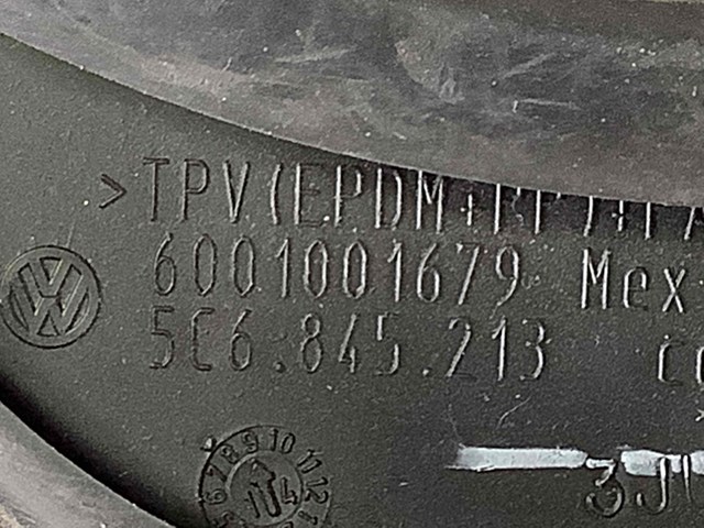 Скло-кватирка двері, задньої, лівої 5C6845213 VAG