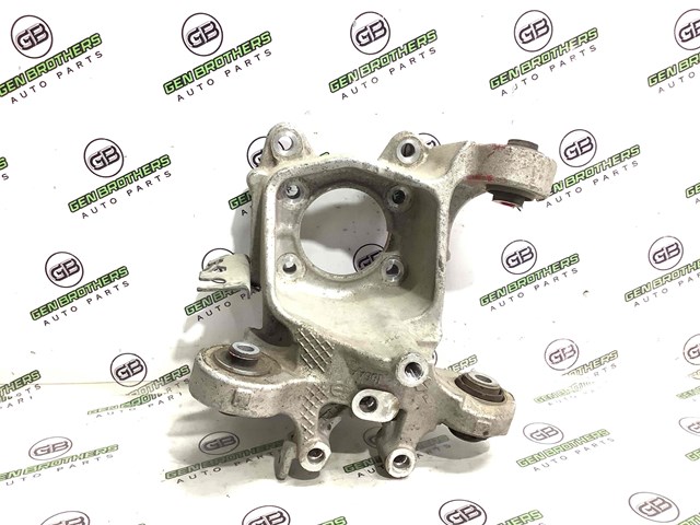 Кулак поворотний правий 68200070AD CHRYSLER