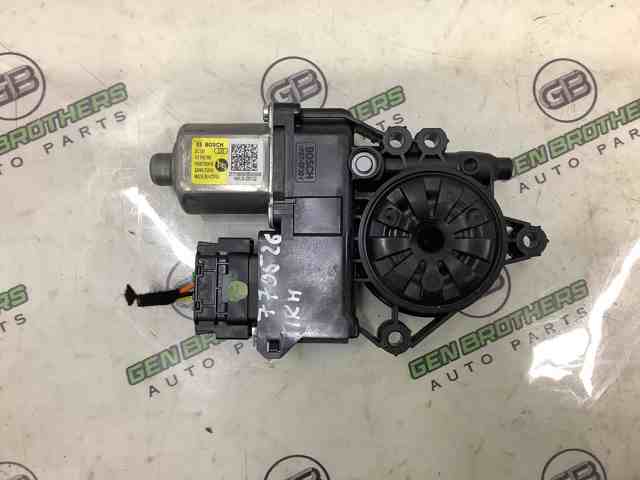 Мотор склопідйомника дверей передніх, правих 82460CV010 HYUNDAI