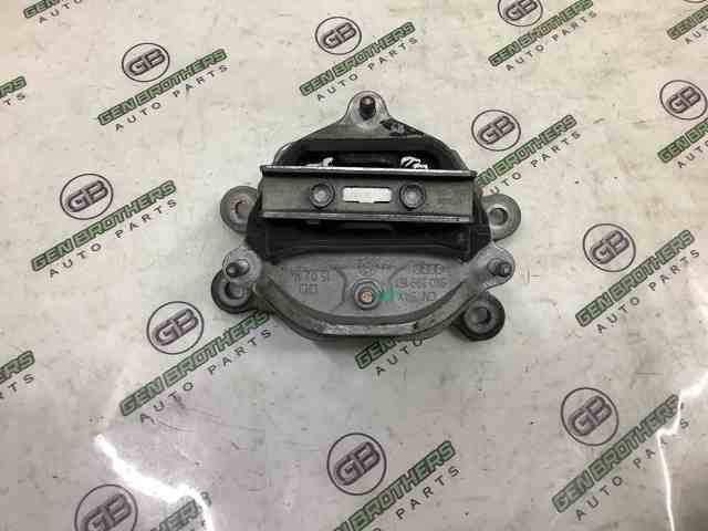 Кронштейн подушки коробки передач 8K0399151 VAG