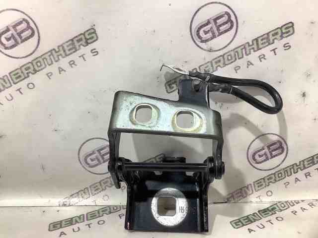 Петля задніх дверей, правих LR088322 LAND ROVER