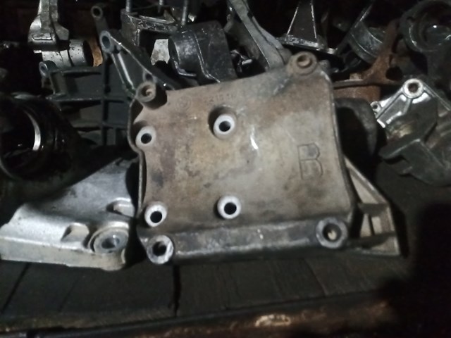 Кронштейн компресора кондиціонера 2245417 BMW