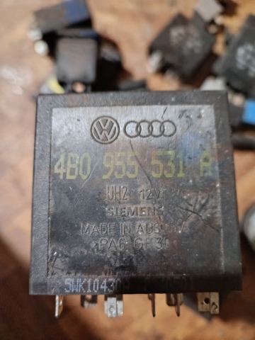 Реле керування склоочисника 4B0955531A VAG
