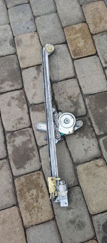 Склопідйомник передньої правої двері 7700311821 RENAULT
