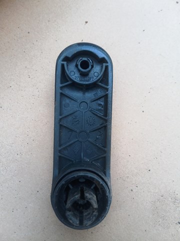 Ручка підйому скла дверей, заднього 7700811387 RENAULT