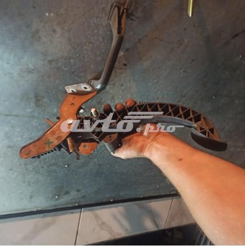 Педаль щеплення 8200155995 RENAULT
