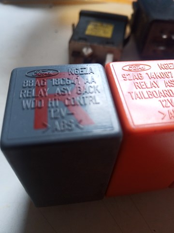 Обігрів скла вікна задка 88AG18C641AA FORD