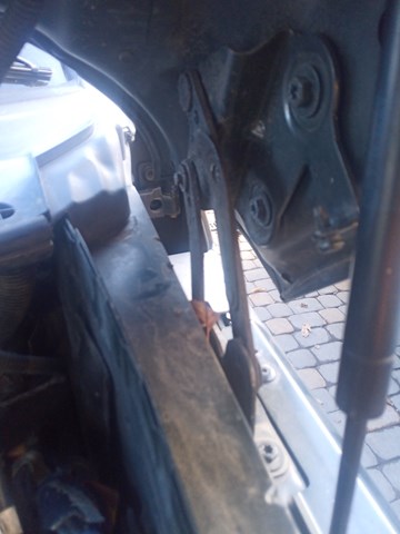 Шарнір капота правий BKB760080 LAND ROVER