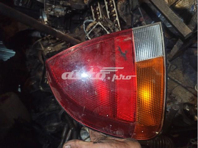 Задня ліва зовнішня фара MB944543 MITSUBISHI