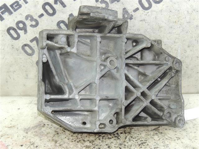 Кронштейн компресора кондиціонера 038260885C VAG