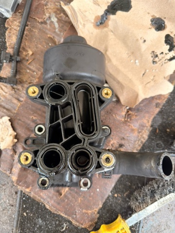 Корпус масляного фільтра 03L115389C VAG