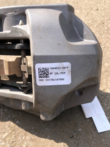Супорт гальмівний, передній, правий 104462200D TESLA