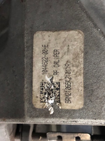 Супорт гальмівний, передній, правий 104462200E TESLA