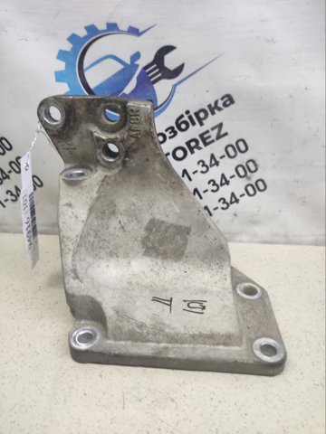 Кронштейн подушки (опори) двигуна, правої 11232AF801 NISSAN