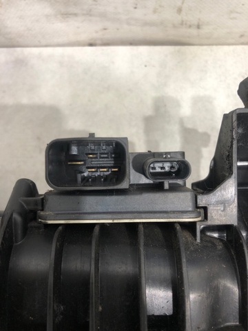 Колектор впускний 11617807991 BMW