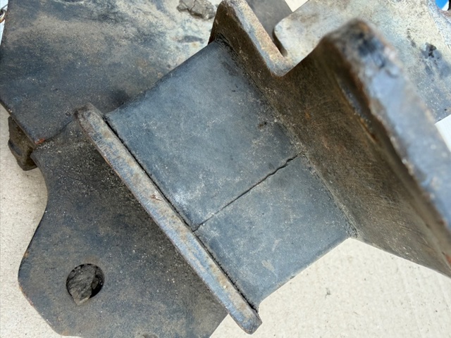Подушка КПП 1237165010 TOYOTA