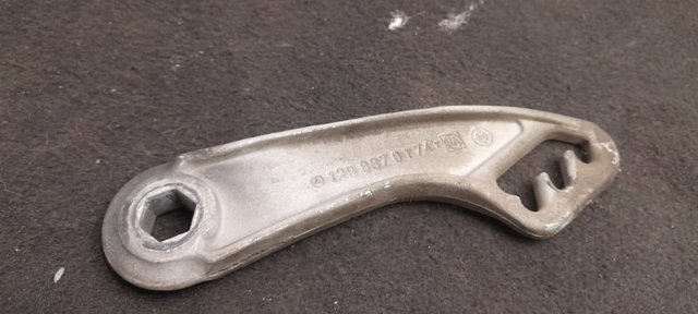 Ручка відкриття капота 1298870174 MERCEDES