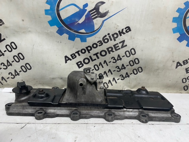 Кришка двигуна 13264VC103 NISSAN