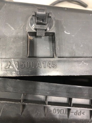 Корпус повітряного фільтра, верхня частина 1500A196 MITSUBISHI
