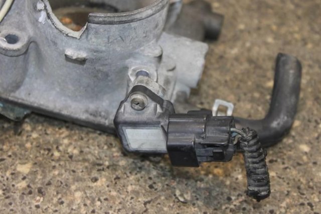 Дросільна заслінка в зборі 16112AA010 SUBARU