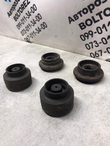 Подушка радіатора кондиціонера, верхня 1652328010 TOYOTA