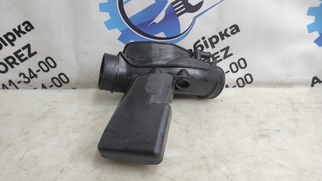 Патрубок повітряний, вихід повітряного фільтра 16576CG000 NISSAN