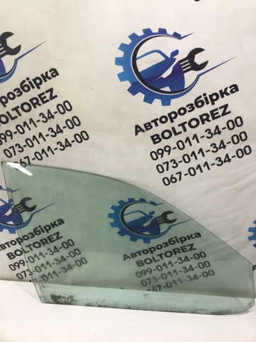 Скло передньої правої двері 1U4845202A VAG