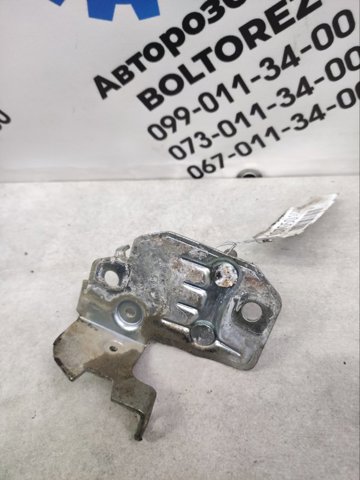 Фіксатор (зацеп) замка дверей 1U6827511 VAG