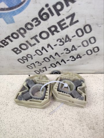 Подушка кріплення радіатора верхня 1Z0121367B VAG