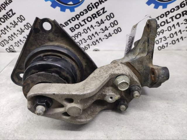 Права опора двигуна 218100Q000 HYUNDAI