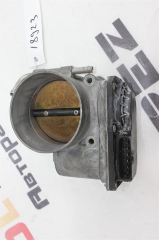 Дросільна заслінка в зборі 2203038010 TOYOTA