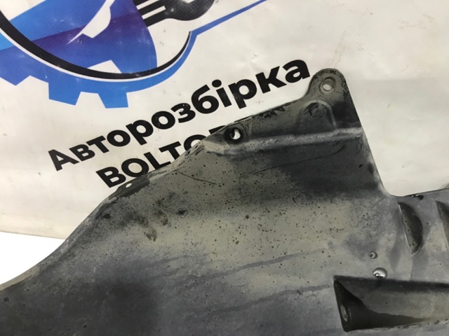 Підкрилок переднього крила, лівий передній 2216900730 MERCEDES