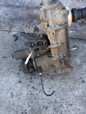 Коробка роздавальна 27107555297 BMW