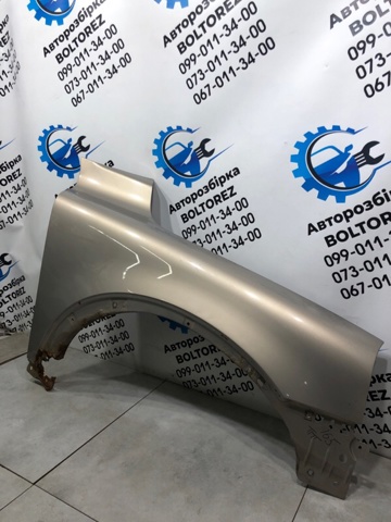 Переднє праве крило 30796495 VOLVO